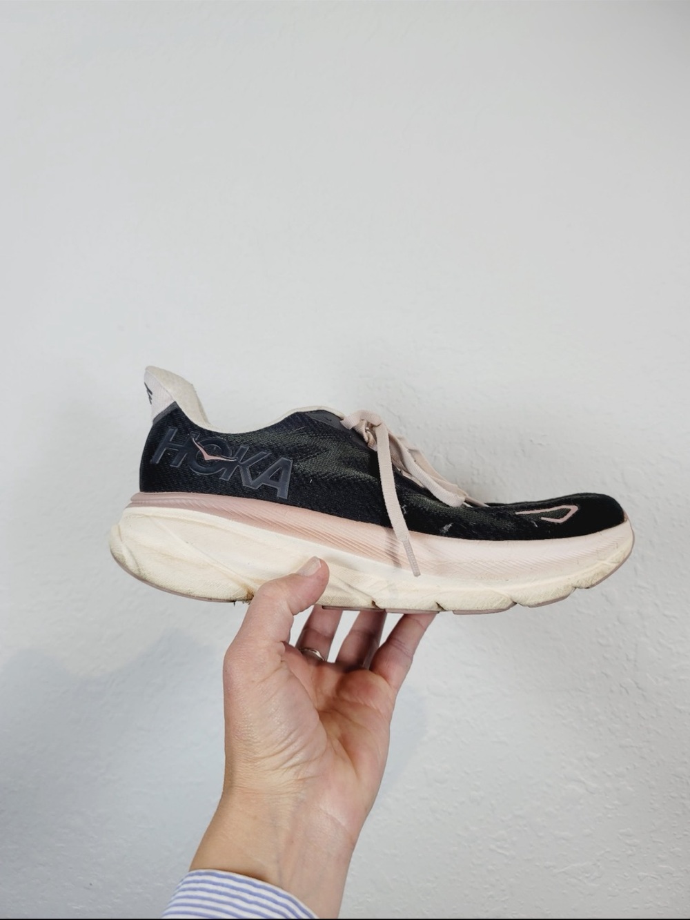 Hoka Women's CLIFTON 9 Black & Pink Lightweight Running Shoe, Size 8.5B